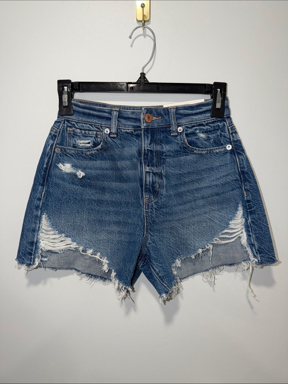 AE 000 23W Highest Rise Mom Comfort Medium Wash Distressed Denim Jean Shorts